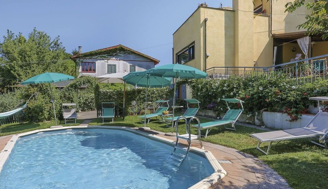Stunning villa for 8 guests with private pool, WIFI, TV, terrace, pets allowed and parking