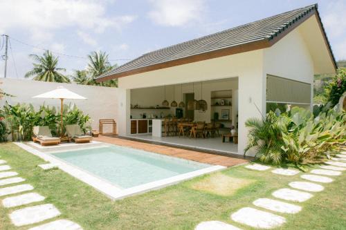Summer Promo - 2 BR villa, big pool & garden