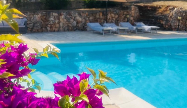 Sunny villa with beautiful private pool in the heart of the Itria Valley