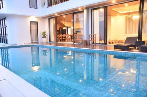 Sunset City View Villa 5 Bedrooms With a Private Heated Swimming Pool