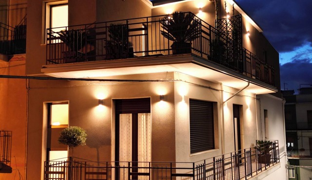SVR PALACE BRONTE CITTA' DEL PISTACCHIO ETNA, ACCOGLIENTE PALAZZETTO 3 CASE