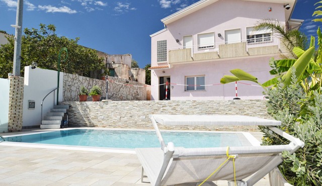 Sweet Dream villa with private heated pool for 18 people