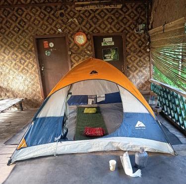Tenda Sederhana dipingit sungai Ciwidey