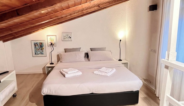 The Nest [Within walking distance of downtown]-FreeParking-WiFi