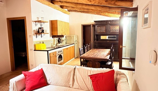 The Three barnyards - La Mora. Isolated, quiet, nature. Top in 4 seasons