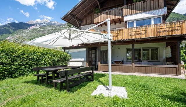 Töllerhof Organic Farm Apartment 'Weinberg 1' with Mountain View, Shared Pool, and Wi-Fi