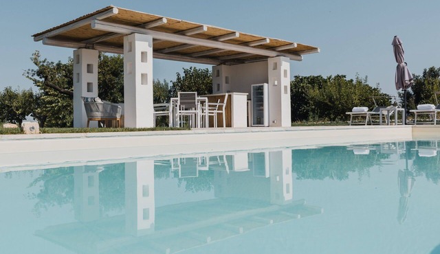 Trullo with private pool for 8 people