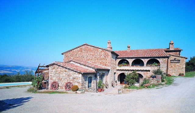 Tuscan farmhouse with panoramic views over the Val d'Orcia