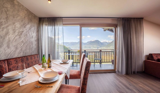 Vacation Apartment "Zypresse" with Mountain View, Wi-Fi, Balcony & Garden
