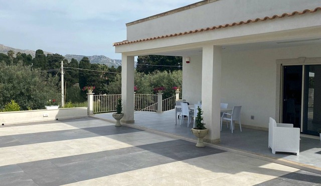 Villa 100m from the sea