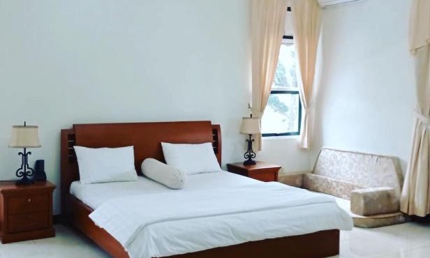 Villa 5 kamar kota bunga
