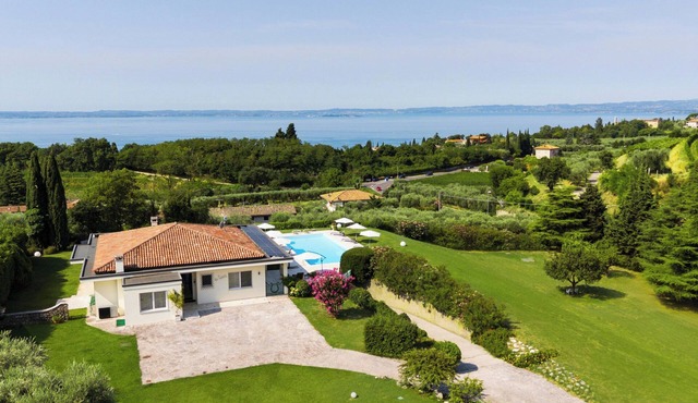 Villa among vineyards with Lake Garda views