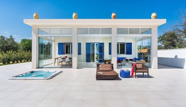 Villa Betty with jacuzzi - My Rental Homes