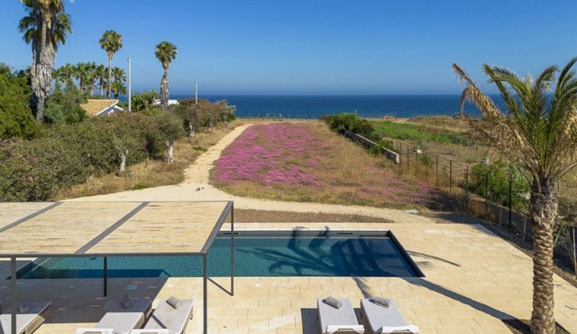 Villa Calamare - Luxury Seafront property