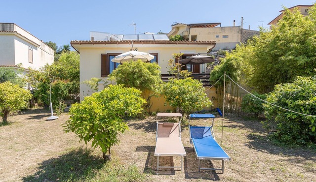 Villa "Casa del Limoneto di Corrado Fronte" with Wi-Fi, A/C & Garden