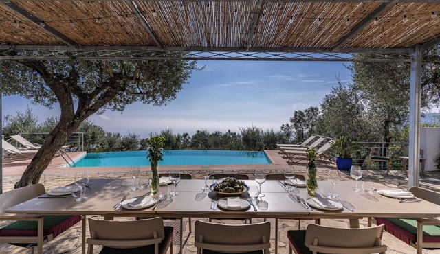 Villa Chez Piè: Panoramic Views, Pool & Concierge