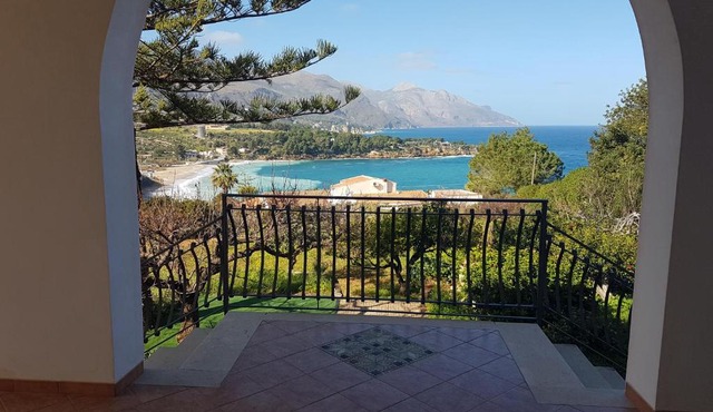 Villa chiara molto panoramica a scopello