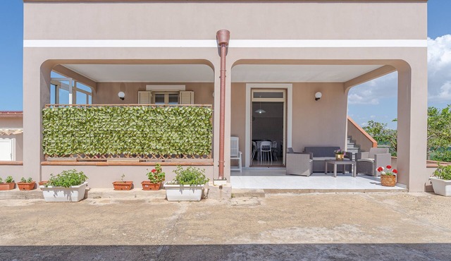 Villa 'Con Tre Camere Da Letto' with Private Terrace, Shared Garden and Air Conditioning