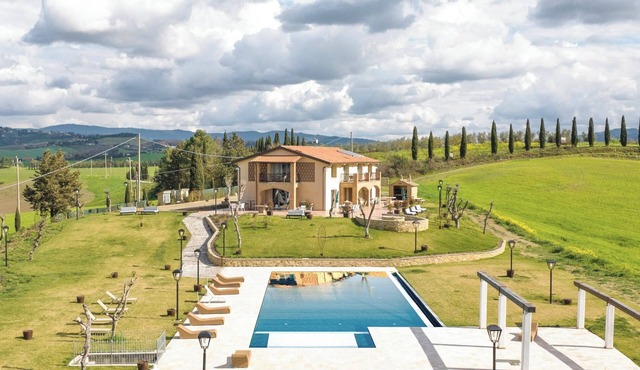 Villa ETRU Private Home - Luxury Farm Stay with Restaurant and Experiences