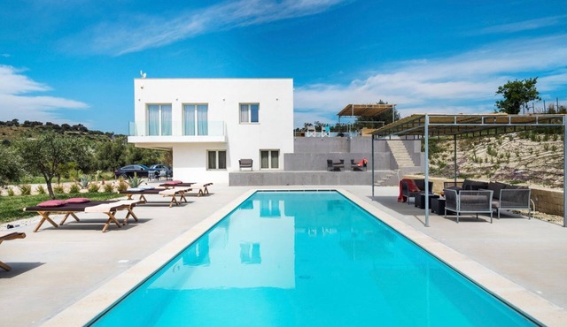 Villa Genovesi - Five Bedroom Villa, Sleeps 9