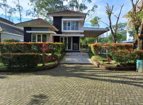 Villa GreenHill A1 SibolangitView