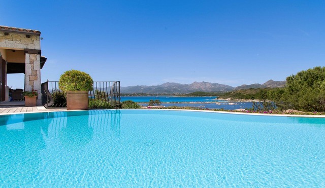 Villa in Capo Coda Cavallo with 4 bedrooms sleeps 8