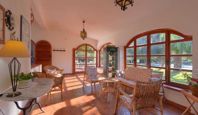 Villa in dream location with private pool right by the sea