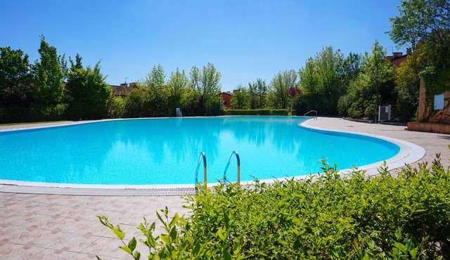 Villa in a residence with swimming pool for 6 people