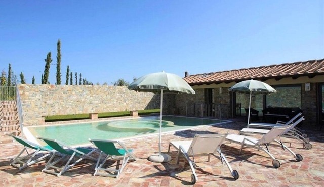 Villa in Montaione with 3 bedrooms sleeps 6