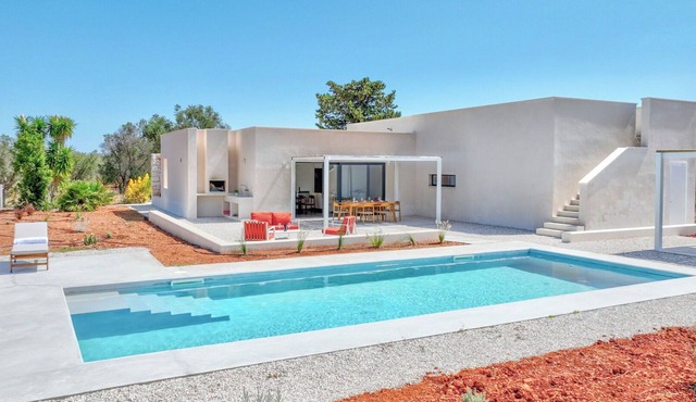 Villa in Serranova with 3 bedrooms sleeps 6