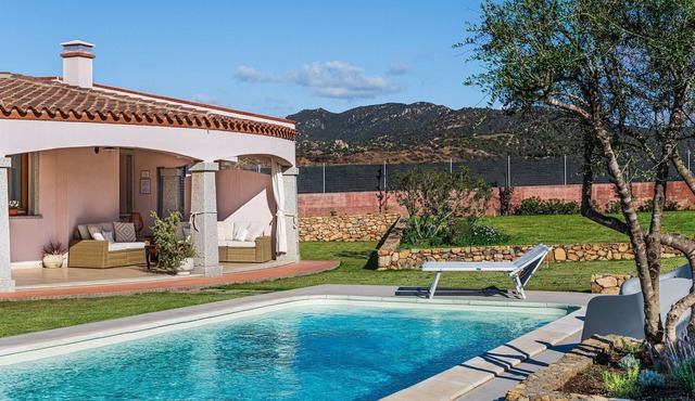 Villa 'Iris' with Private Pool, Wi-Fi and Air Conditioning