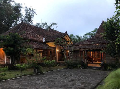 Villa Joglo Trisaputran