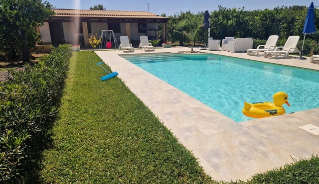 Villa Lorenzo with Private Garden, Whirlpool & Wi-Fi