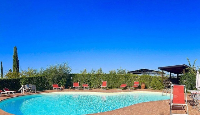 Villa Monasia: A characteristic and welcoming two-story apartment that is part of an ancient country house made of stone, with Free WI-FI.