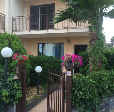 Villa Muse Holiday oasi sul mare di CapoMulini, Acireale - Sicilia, Italy Locazione Turistica