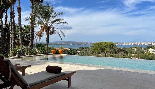 Villa OLEANDRA: Luxe, daily service, sea & sunset impressive views, 24mt pool