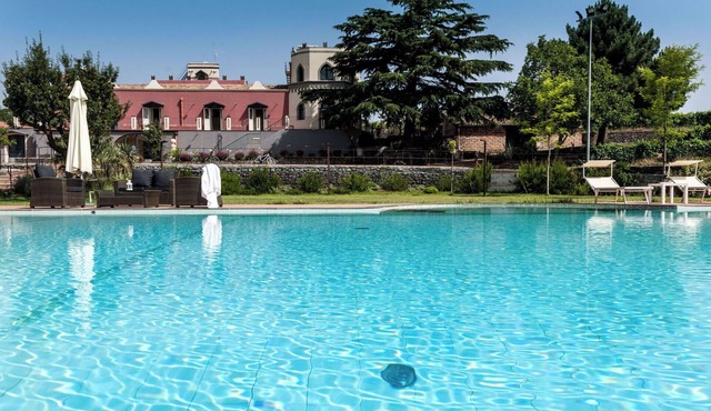Villa on wine estate with private pool and views