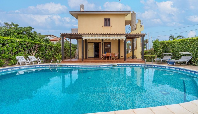 Villa 'Raffa' with Sea View, Wi-Fi and Air Conditioning