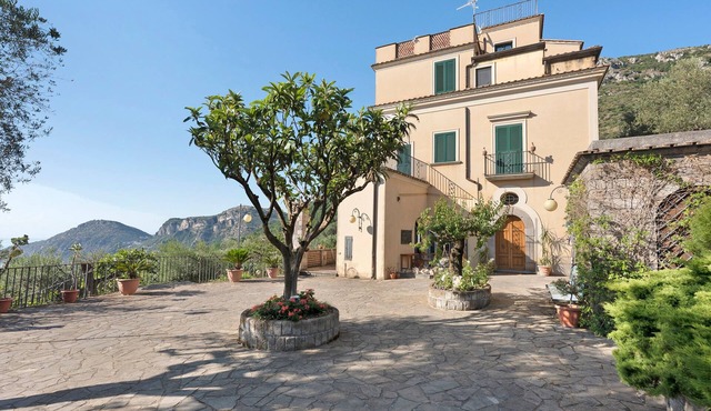 Villa 'Rosaldo' with Sea View, Wi-Fi and Air Conditioning