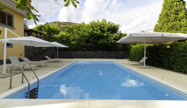 Villa Sara sull'Etna with Private Pool, Whirlpool & Wi-Fi