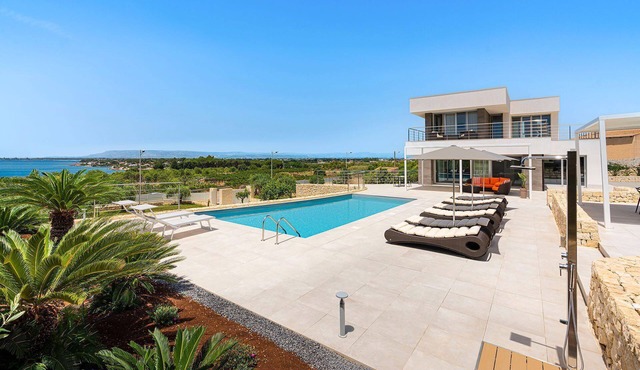Villa Silvia with swimming pool - My Rental Homes