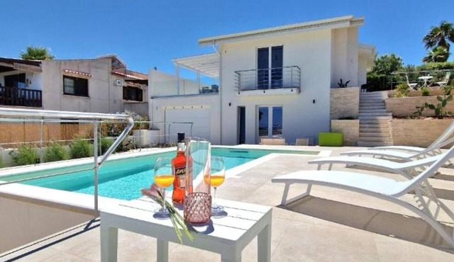 "Villa Taliala" with sea view, private terrace and private pool