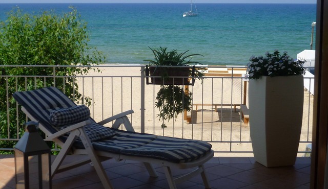 VILLA THE BECH a few steps from the sea