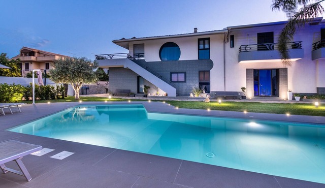 Villa Theocritus. Pool & Sea