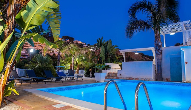 Villa with pool 150 meters from the beach car rental wifi