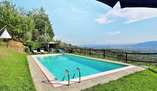 Villa with pool and views over Lucca hills