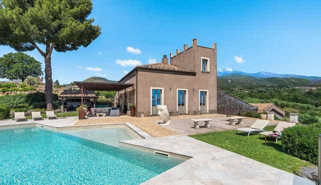 Villa with private pool, wellness and small football pitch
