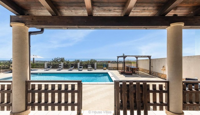Villa Zora in Avola With 4 Bedrooms and 3 Bathrooms