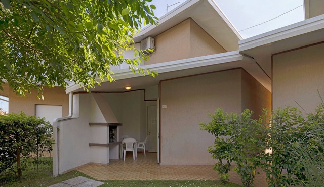 Villetta Cormor Y – Pool with Shared Swimming Pool