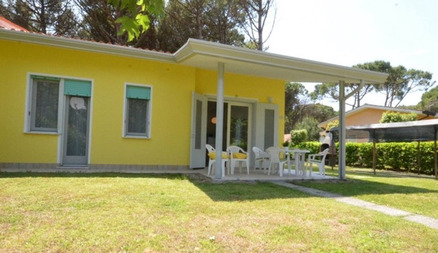 Welcoming private garden villa in Bibione Pineda